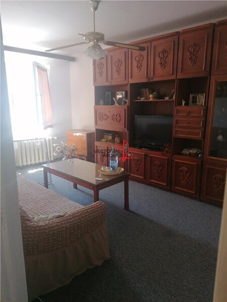 Basarabia, Diham, apartament 2 camere decomandate, et. 7, mobilat utilat,