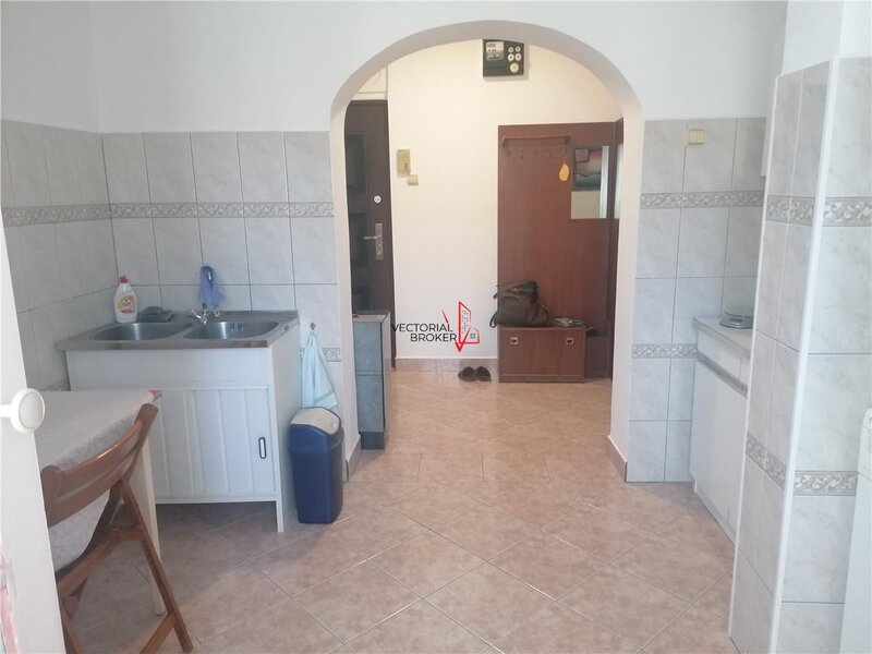 Basarabia, Diham, apartament 2 camere decomandate, et. 7, mobilat utilat,