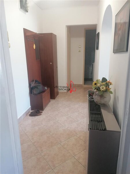 Basarabia, Diham, apartament 2 camere decomandate, et. 7, mobilat utilat,